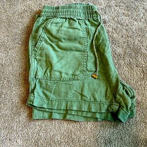 Women’s green shorts small